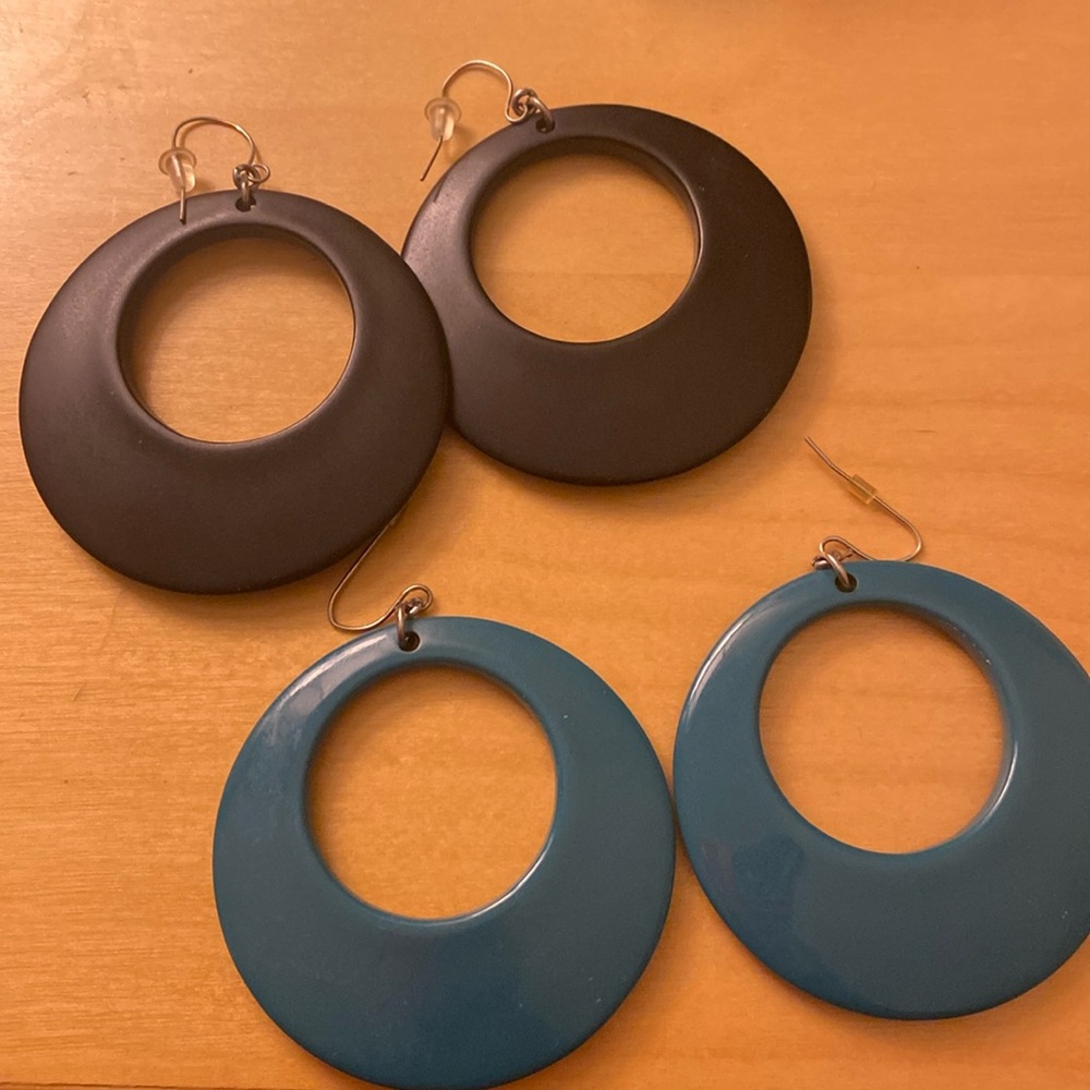 2 sets of earrings